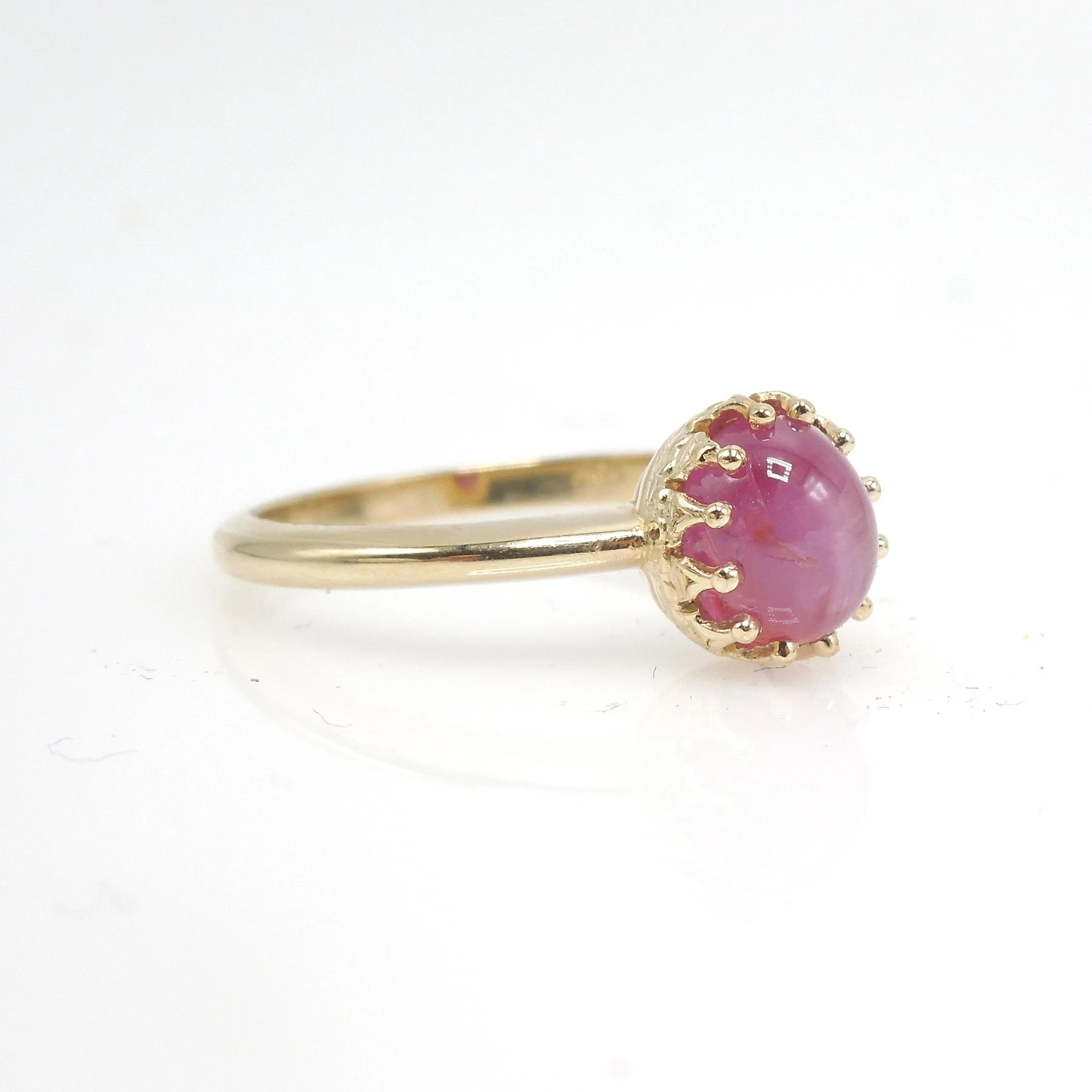 2.46ct Cabochon Pink-Red Star Ruby in 14K Yellow Gold