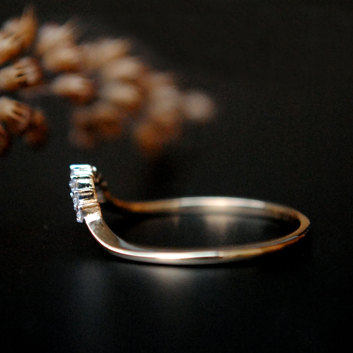Deep Curve Diamond Ring Enhancer