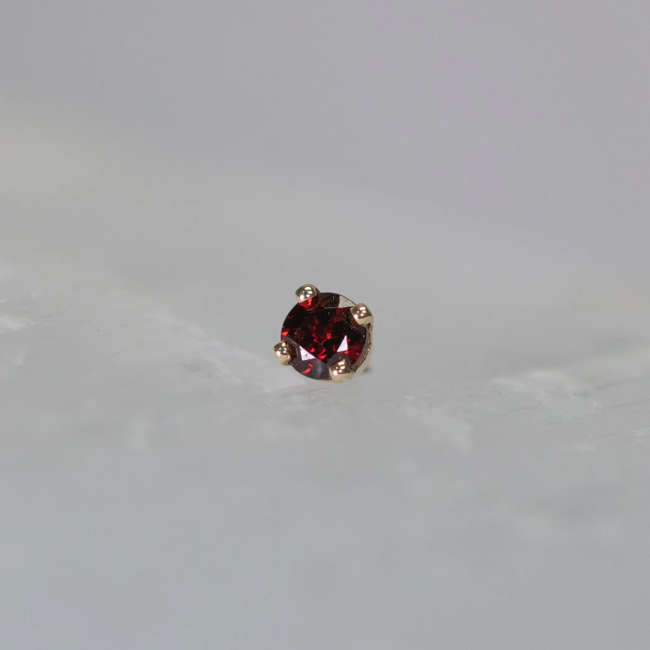 Garnet Prong Threadless End