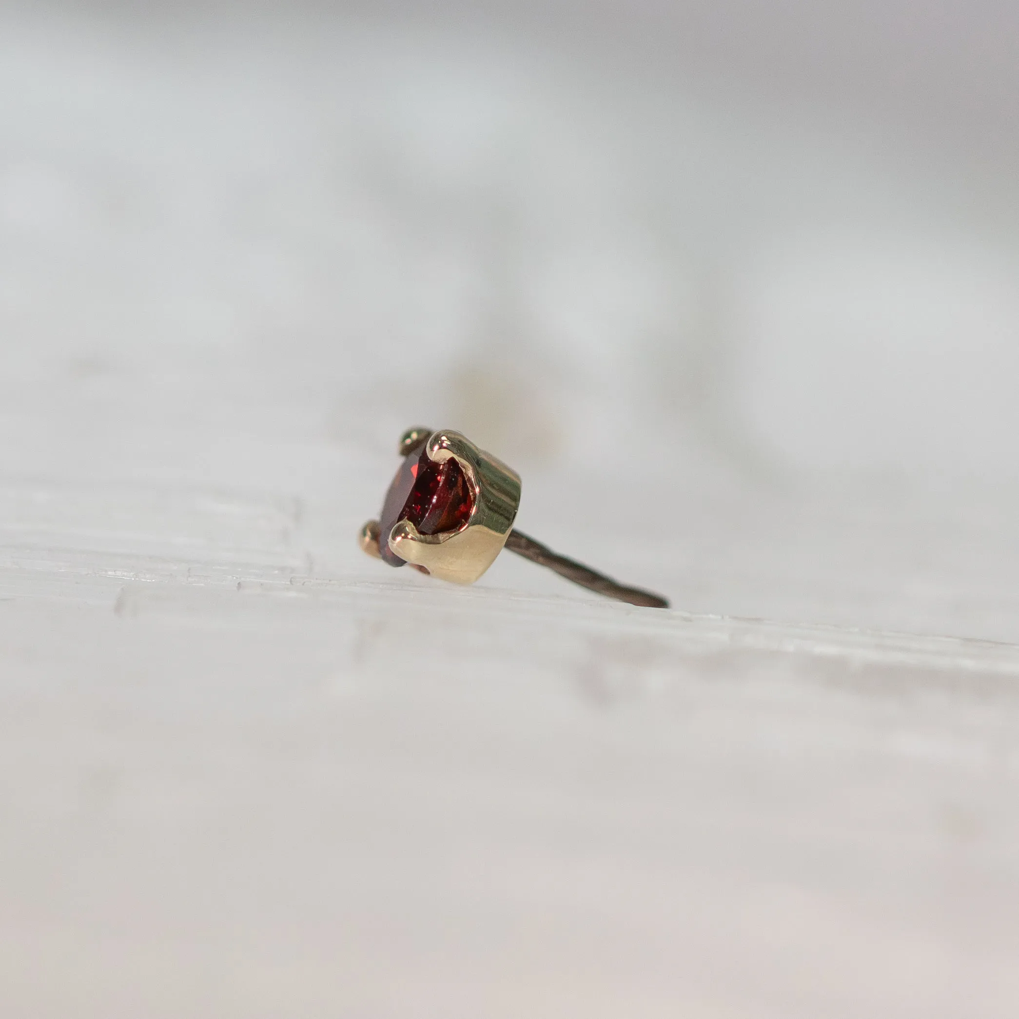Garnet Prong Threadless End