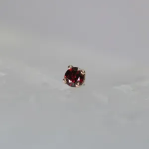 Garnet Prong Threadless End