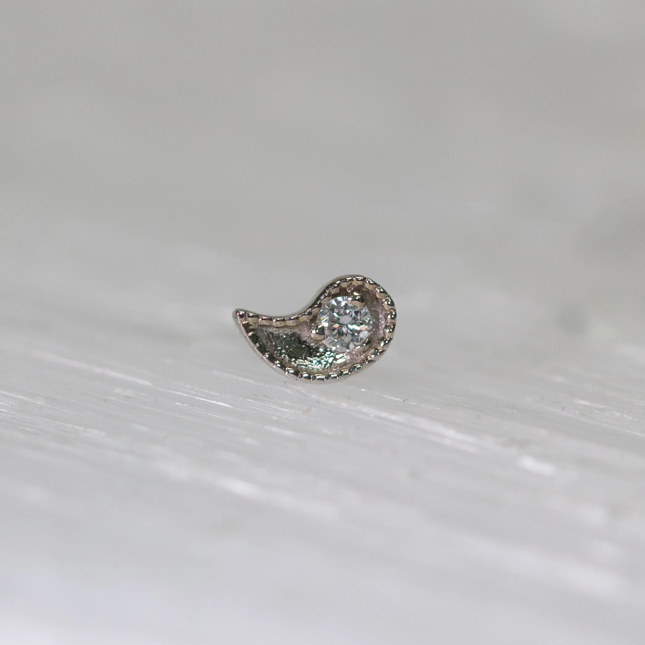 Paisley with Diamond Threadless End