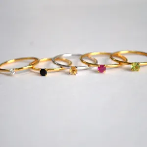 Petite Minimal Gemstone Ring with a Simple Band