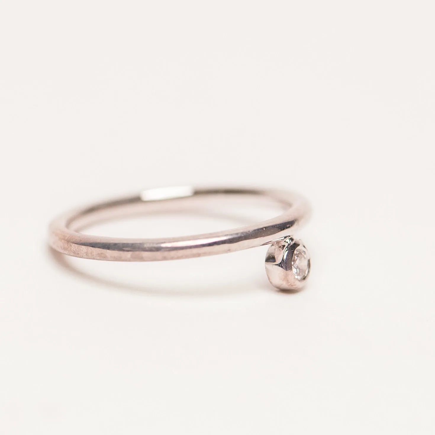 SINGLE BEZEL DIAMOND RING