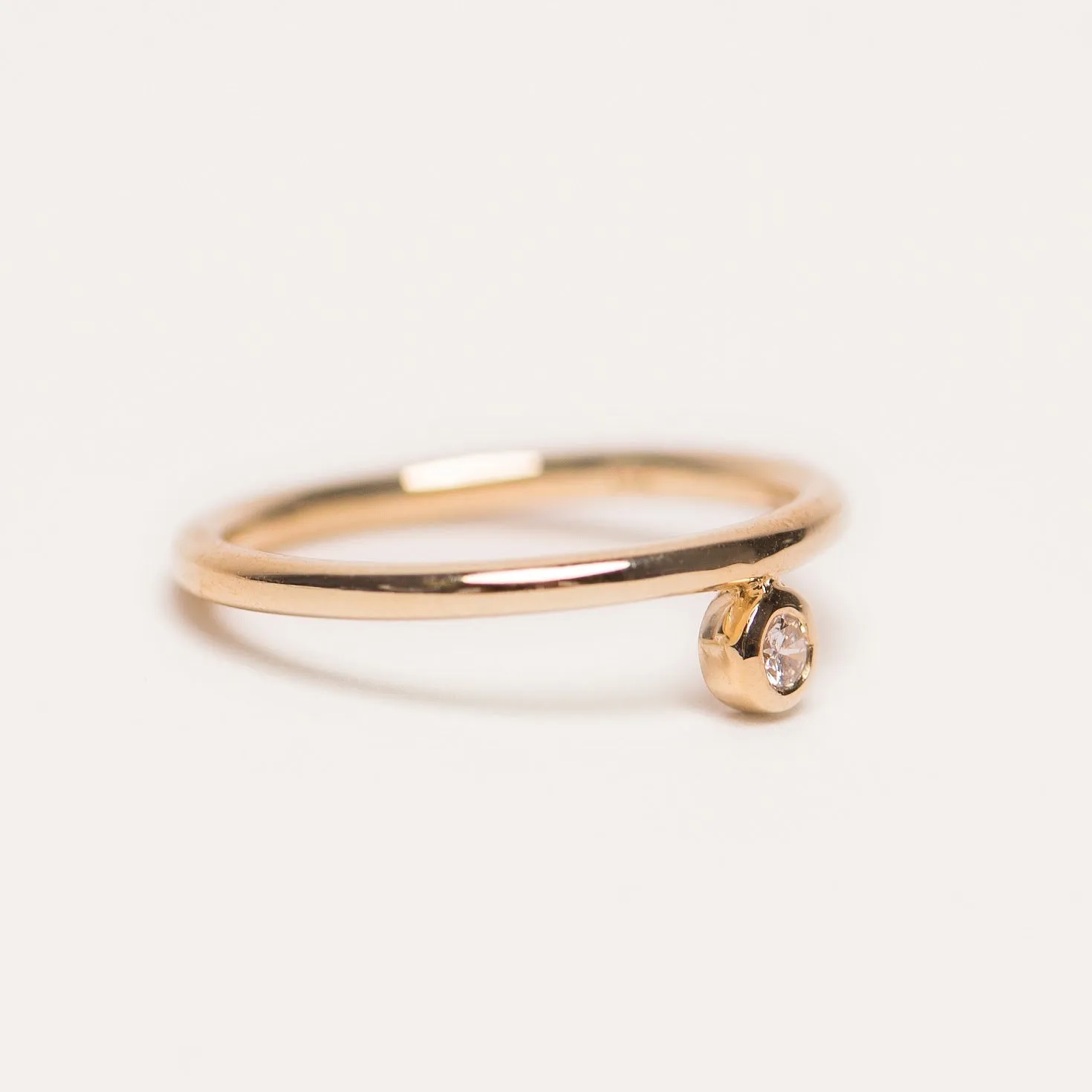 SINGLE BEZEL DIAMOND RING