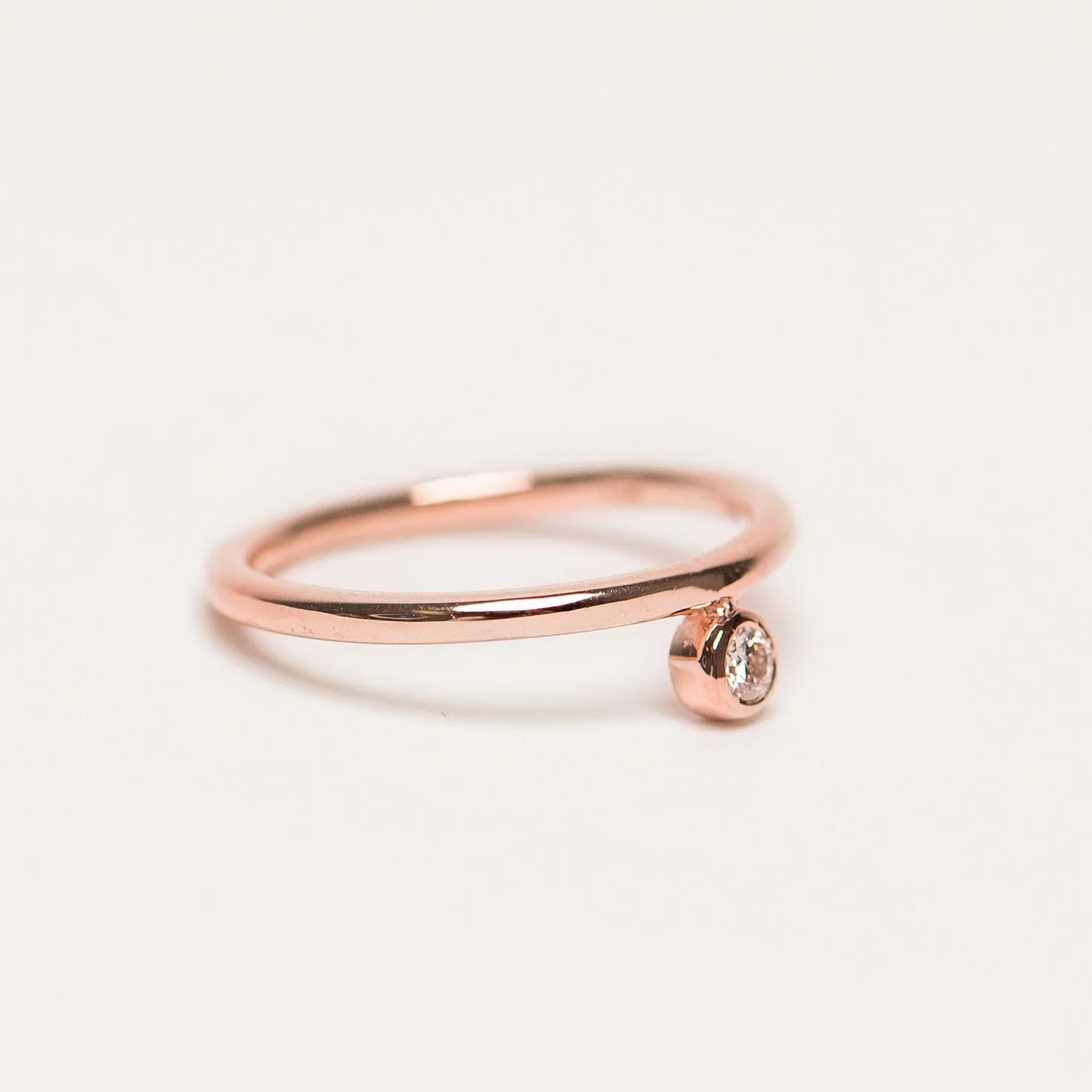 SINGLE BEZEL DIAMOND RING