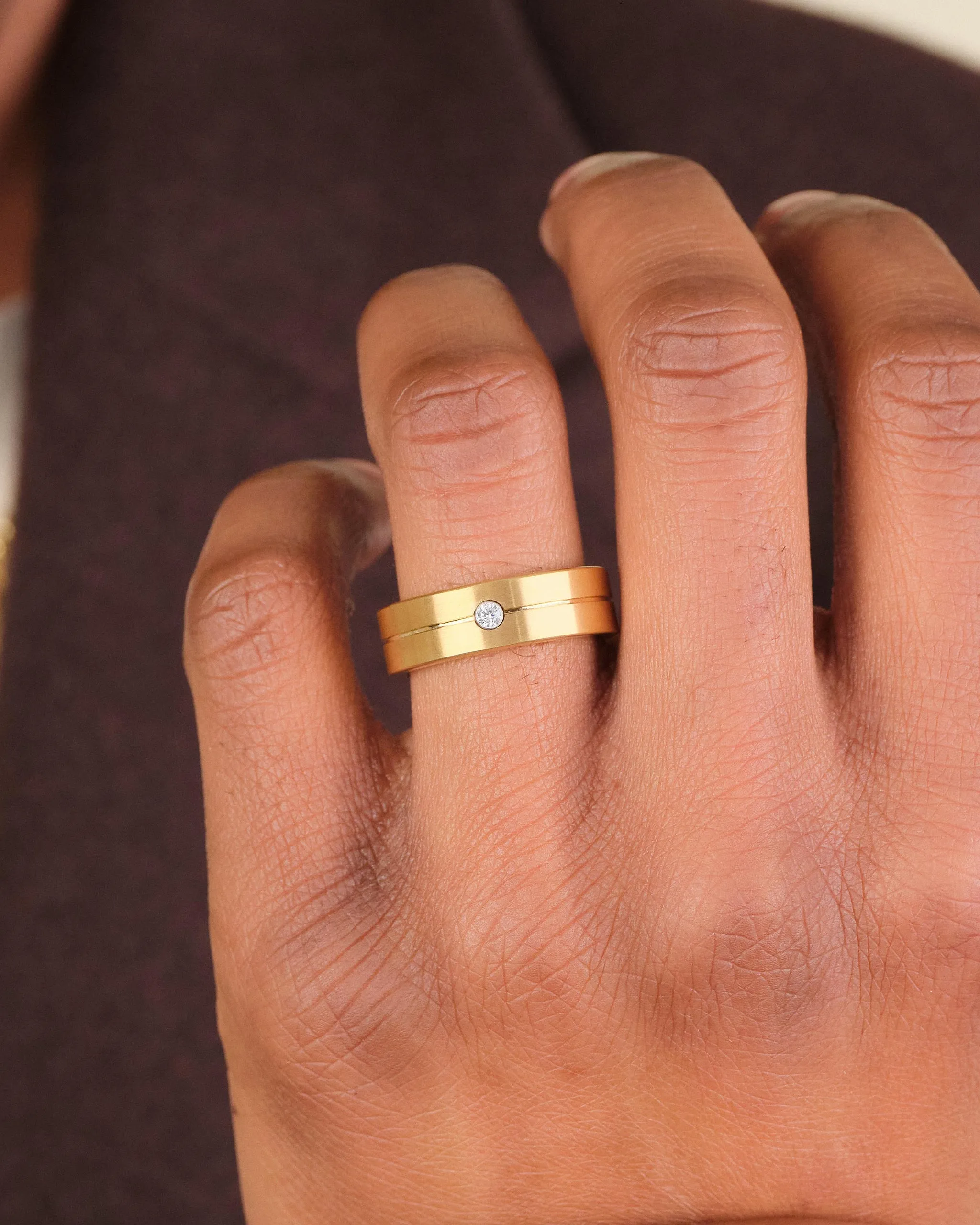 Single Stone Comfort Fit Wedding Band - 7mm