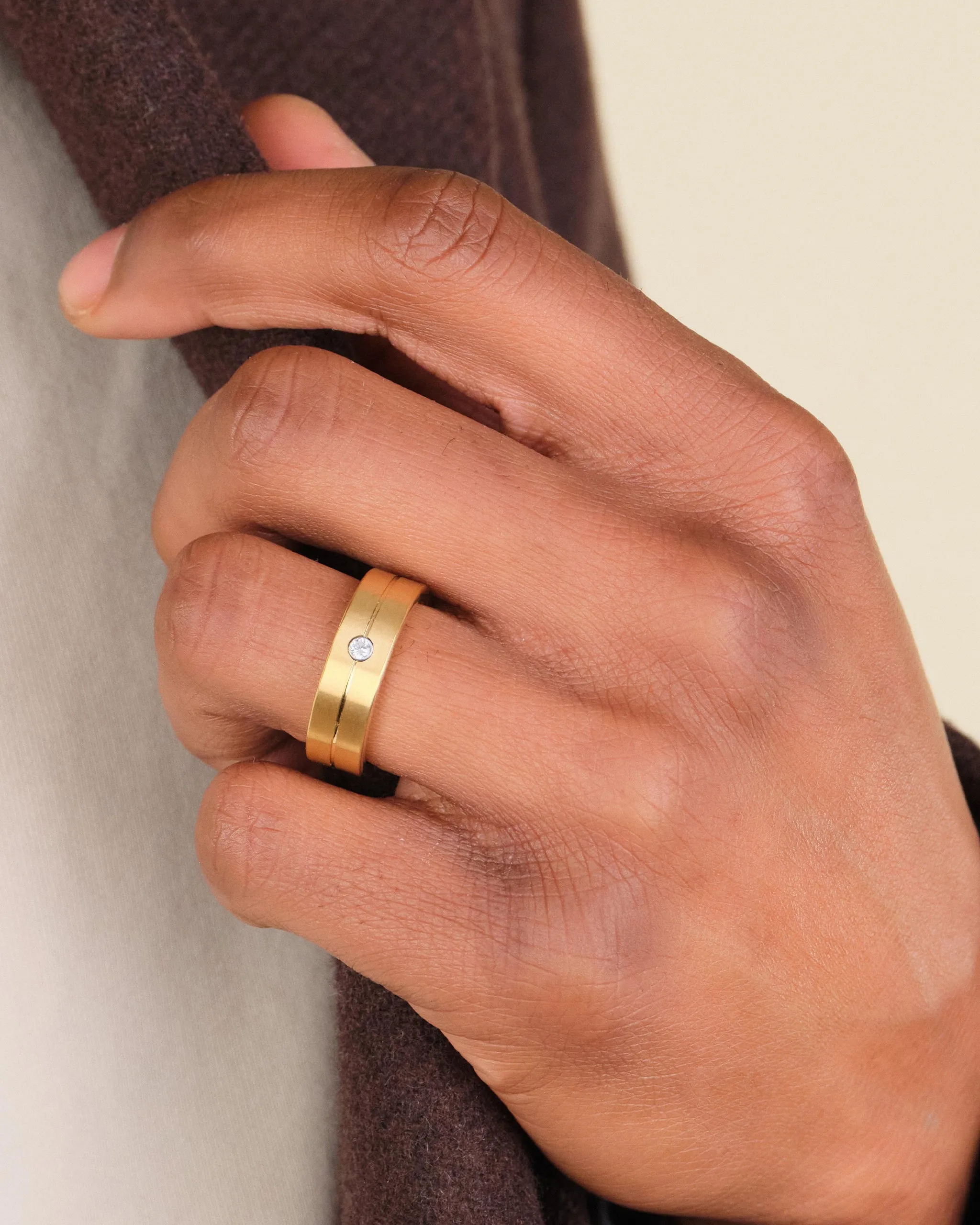 Single Stone Comfort Fit Wedding Band - 7mm