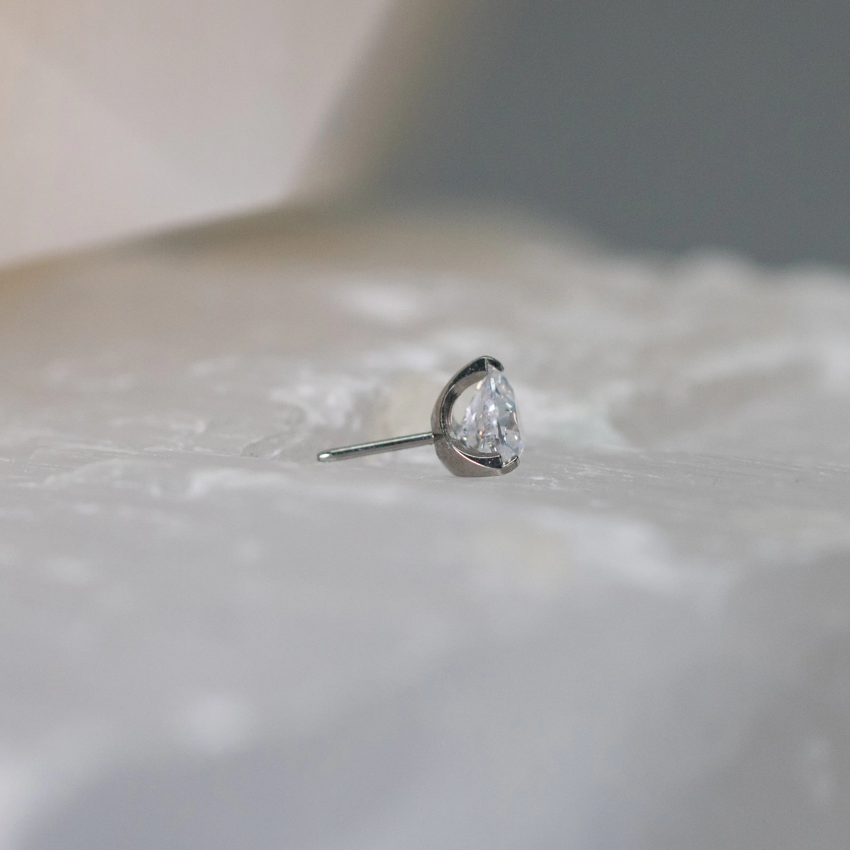 Titanium Trillion Cut Prong Set Gem Threadless End